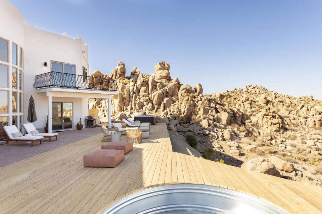 Pet-Friendly Joshua Tree Oasis with Private Pool & Cowboy Tub