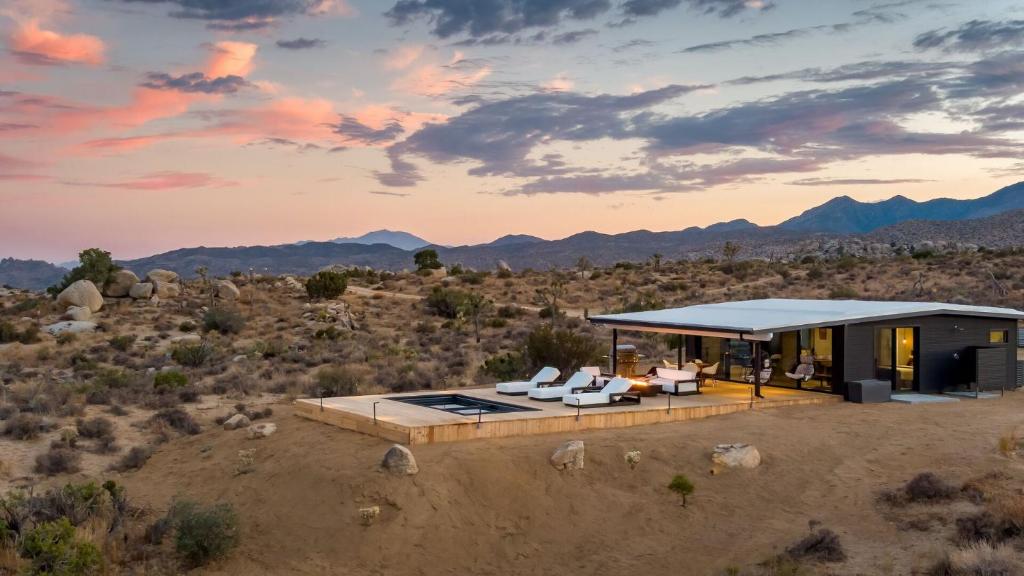 Stunning Joshua Tree Haven with Private Pool & Cowboy Tub