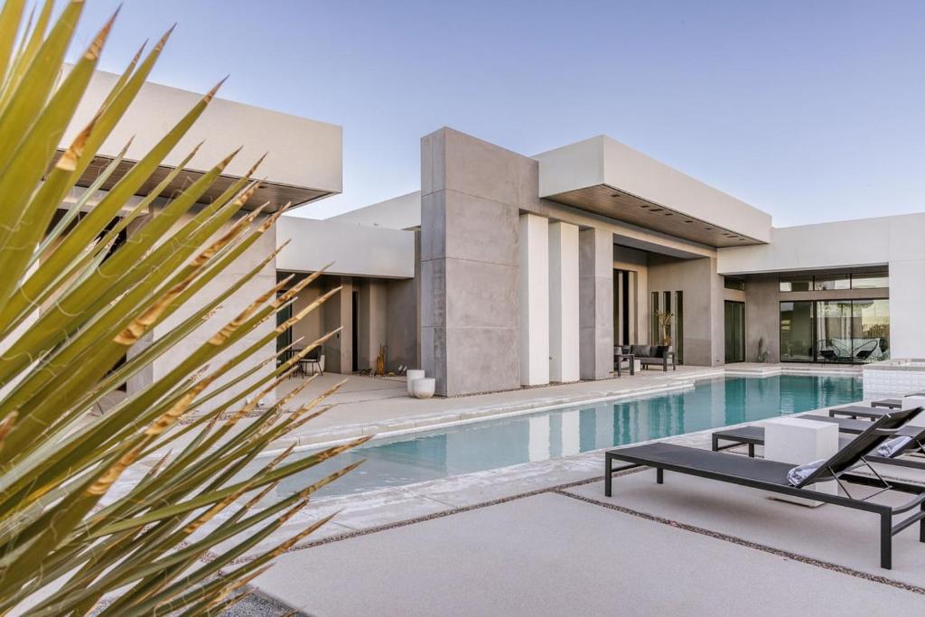 Pet-Friendly Joshua Tree Haven with Private Pool & Cowboy Tub