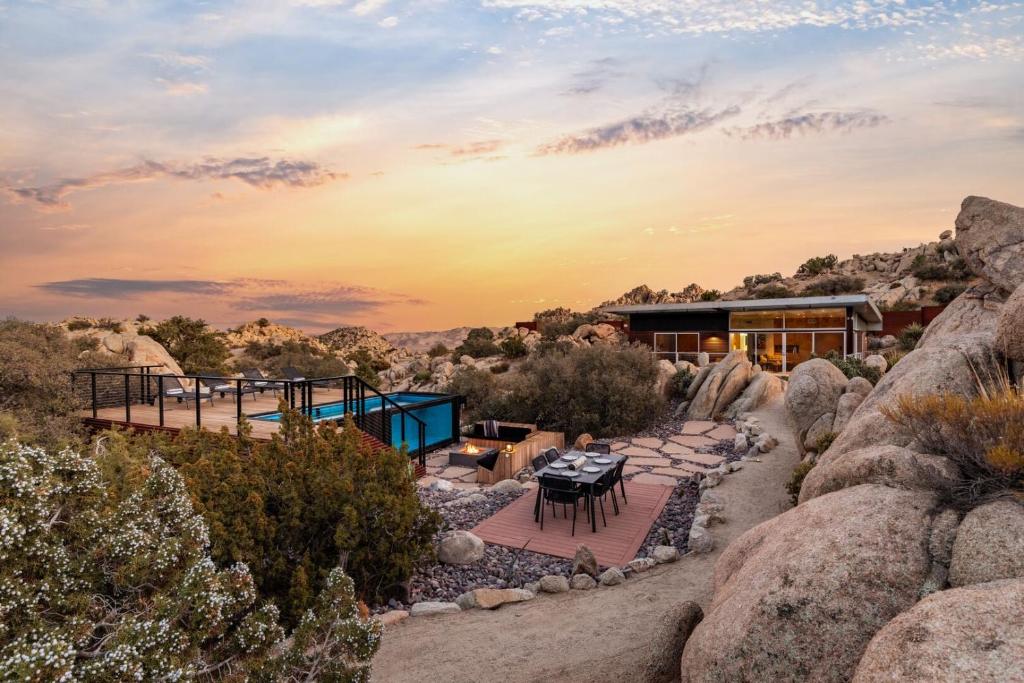 Pet-Friendly Joshua Tree Oasis with Private Pool & Cowboy Tub