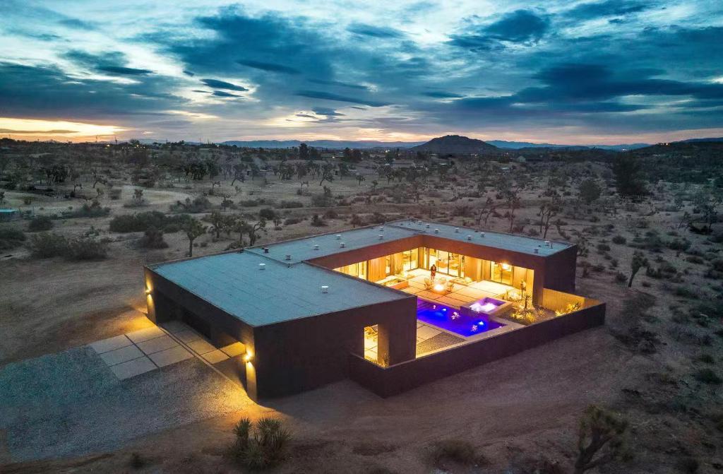 Pet-Friendly Joshua Tree Oasis with Private Pool & Cowboy Tub