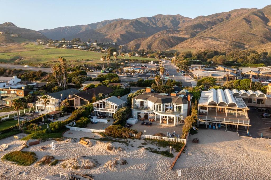 Pet-Friendly Malibu Coastal Retreat for Your Perfect Vacation