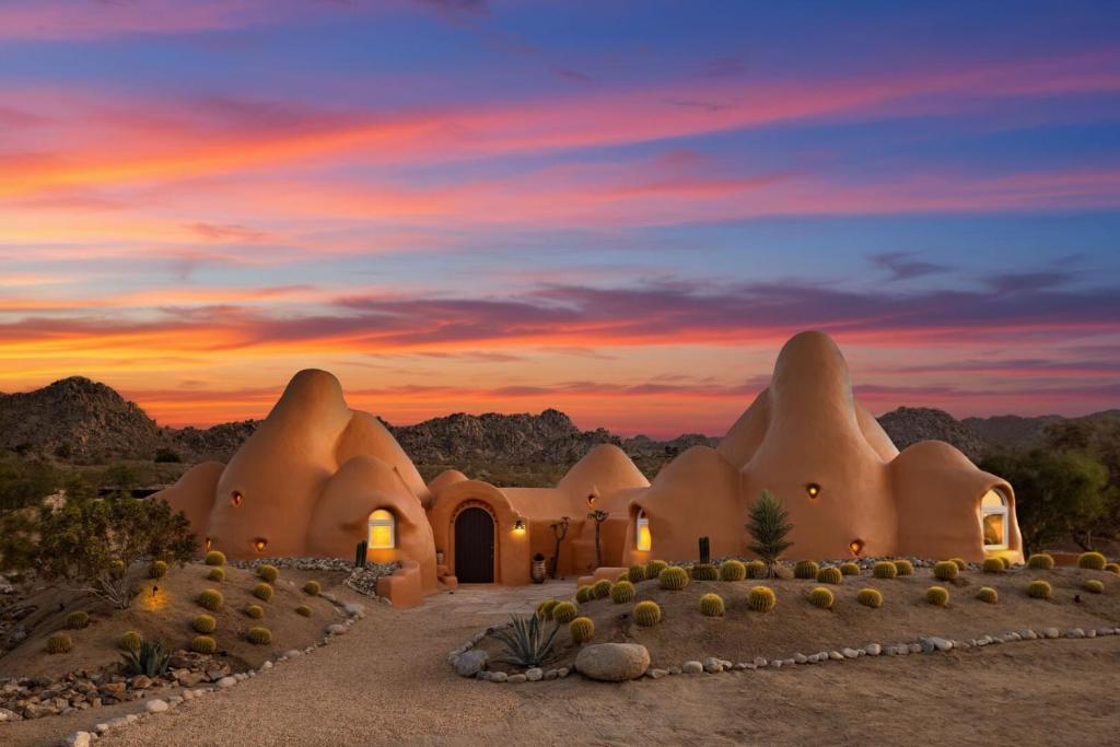 Pet-Friendly Desert Hideaway with Private Pool & Cowboy Tub