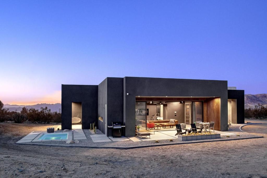 Charming Pet-Friendly Joshua Tree Desert Retreat for Holidays