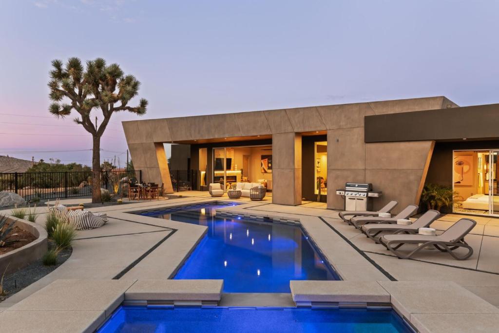 Pet-Friendly Joshua Tree Retreat with Private Pool & Cowboy Tub