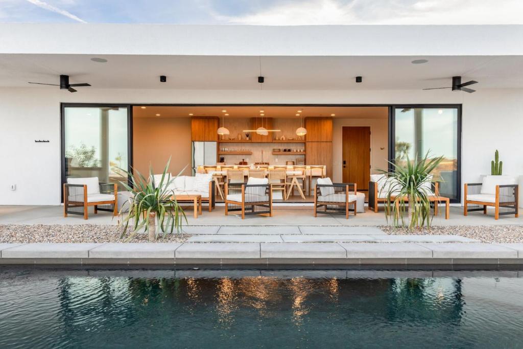 Joshua Tree Retreat with Tennis, Basketball, Private Pool & Spa