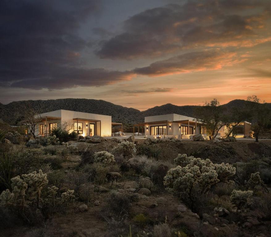 Joshua Tree Estate featuring Tennis, Basketball & Private Pool