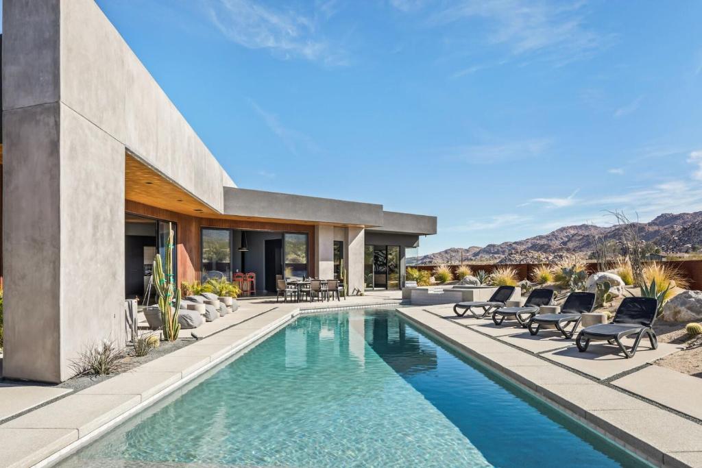 Stunning Joshua Tree Oasis with Private Pool & Cowboy Tub