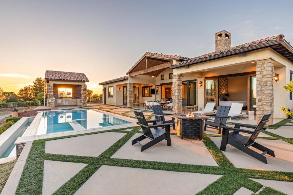 Stunning Temecula Getaway featuring Private Pool & Cowboy Tub