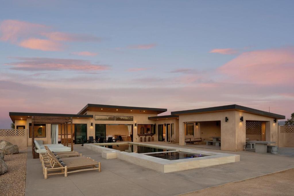 Stunning Joshua Tree Oasis with Private Pool & Cowboy Tub