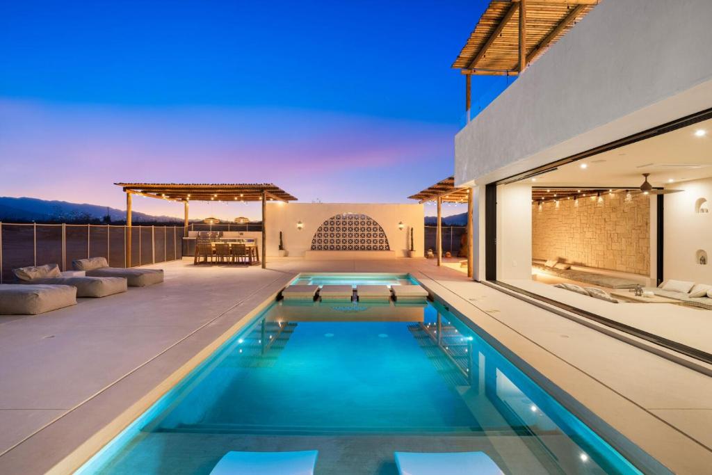 Stunning Joshua Tree Getaway with Private Pool & Cowboy Tub