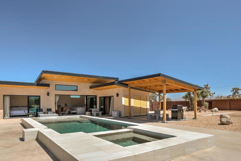 Pet-Friendly Joshua Tree Retreat with Private Pool & Cowboy Tub