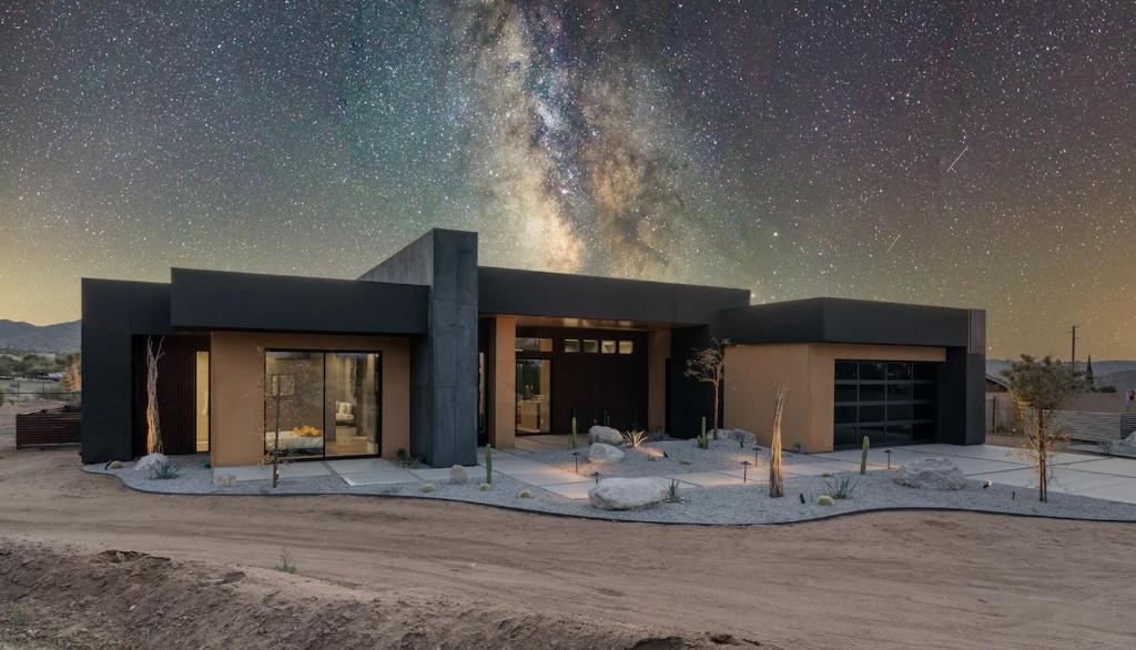 Beautiful Joshua Tree Escape with Private Pool & Cowboy Tub