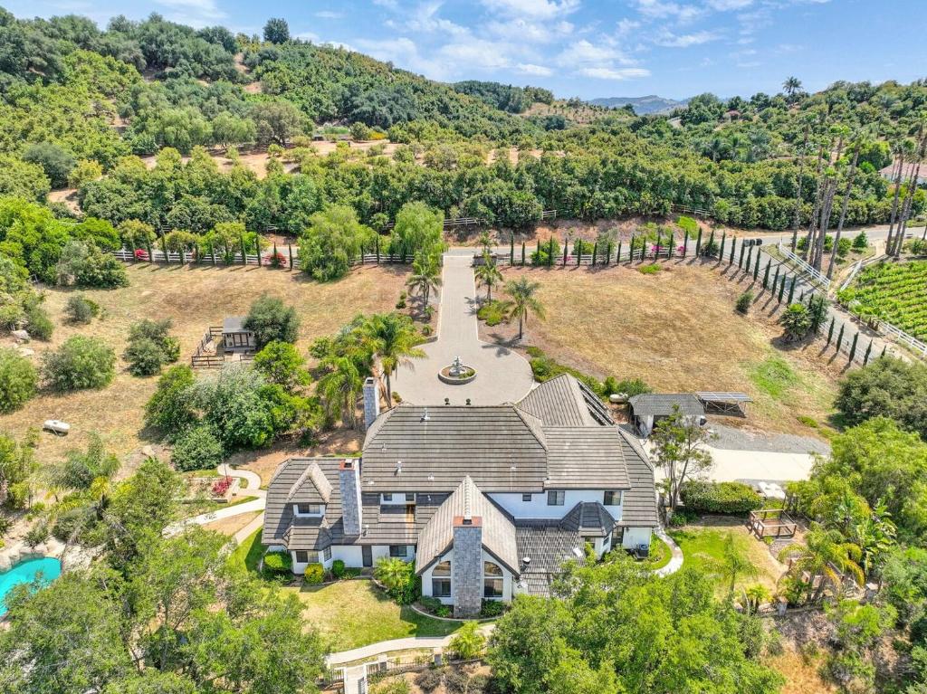 Casa Fuerte valley estate in Temecula with pool, hot tub, tennis and basketball sports court, sleeps 16